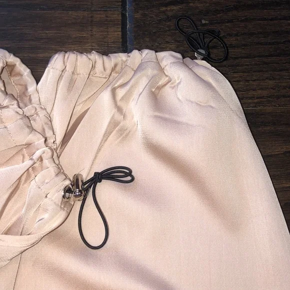 SUPERDOWN Rita cargo pants in champagne size medium new without tags - Picture 7 of 10